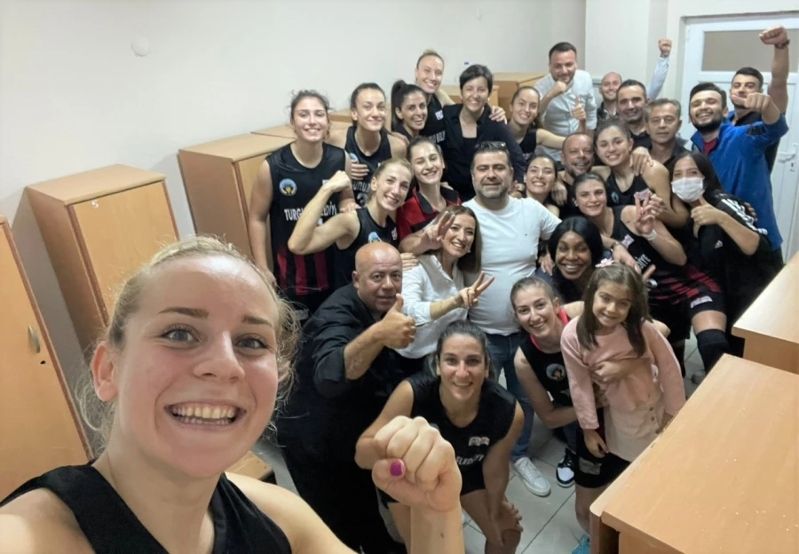 Turgutlu Belediyespor Kadın Basketbol Muhteşem Başladı: 68-75