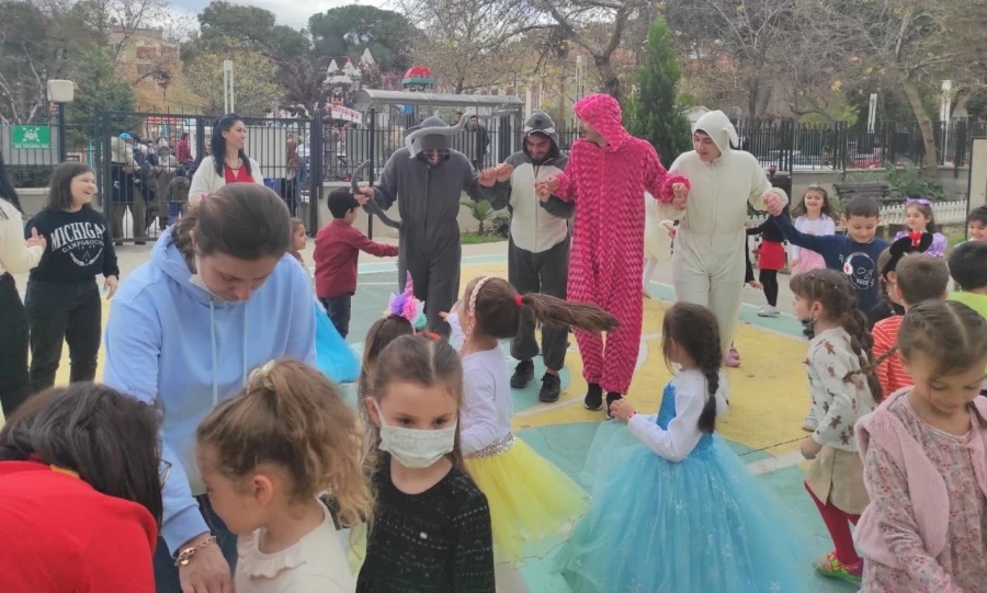 Turgutlu Belediyesi Tiyatro Ekibi Çocukların Sevincine Ortak Oldu