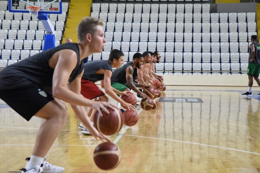 Kulüp Başkanı Mehmet Güzgülü’den Basketbol Antrenmanına Ziyaret