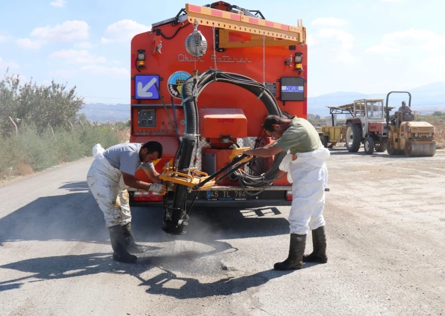 Turgutlu Belediyesinden Soğuk Asfalt Yama Aracılığıyla Yol Sorununa Hızlı Çözüm