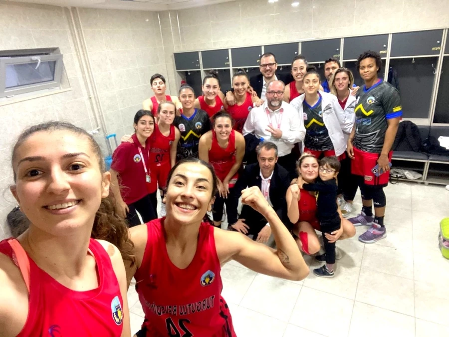Turgutlu Belediyesi Kadın Basketbol Takımı Son Saniyede Galibiyeti Buldu: 64-65