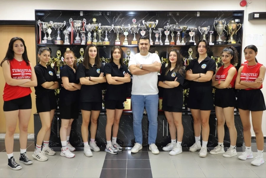 Turgutlu Belediyesi Kadın Voleybol Takımı’nın Kadınlar 2. Lig Mücadelesi Başlıyor