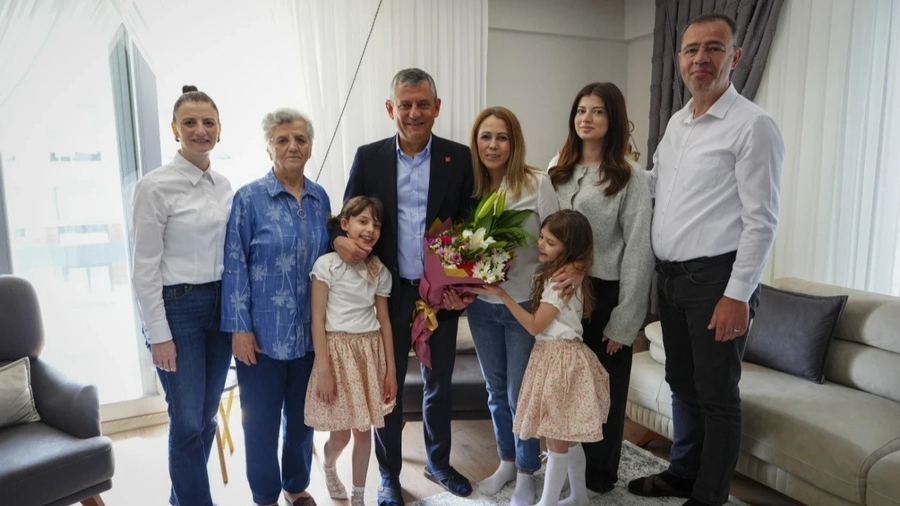 ozgur-ozelden-manisada-anneler-gunu-ziyaretleri-colh.jpg.webp